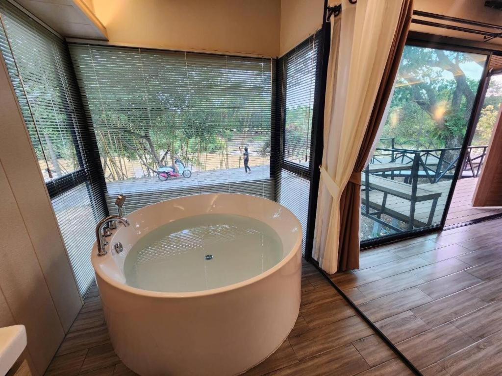 Natural Park Resort De Wang Thong Phitsanulok Exterior foto